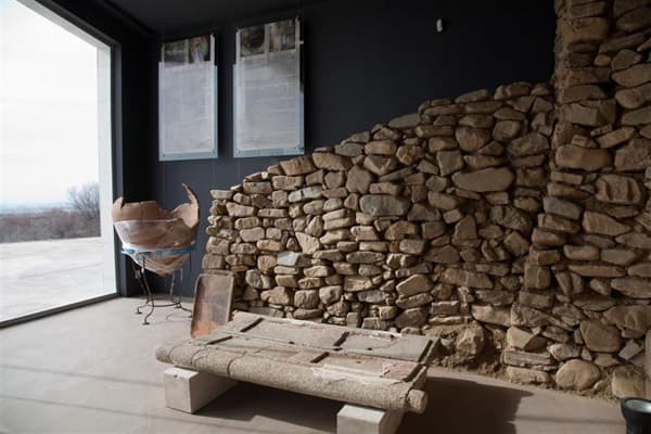 Снимка за ИМ "Искра" Казанлък  /
Храм в могила „Шушманец“